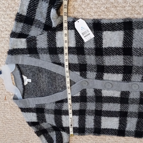 Time and Tru Women's Eyelash Patterned Cardigan, Black Plaid. Size M - Picture 12 of 13
